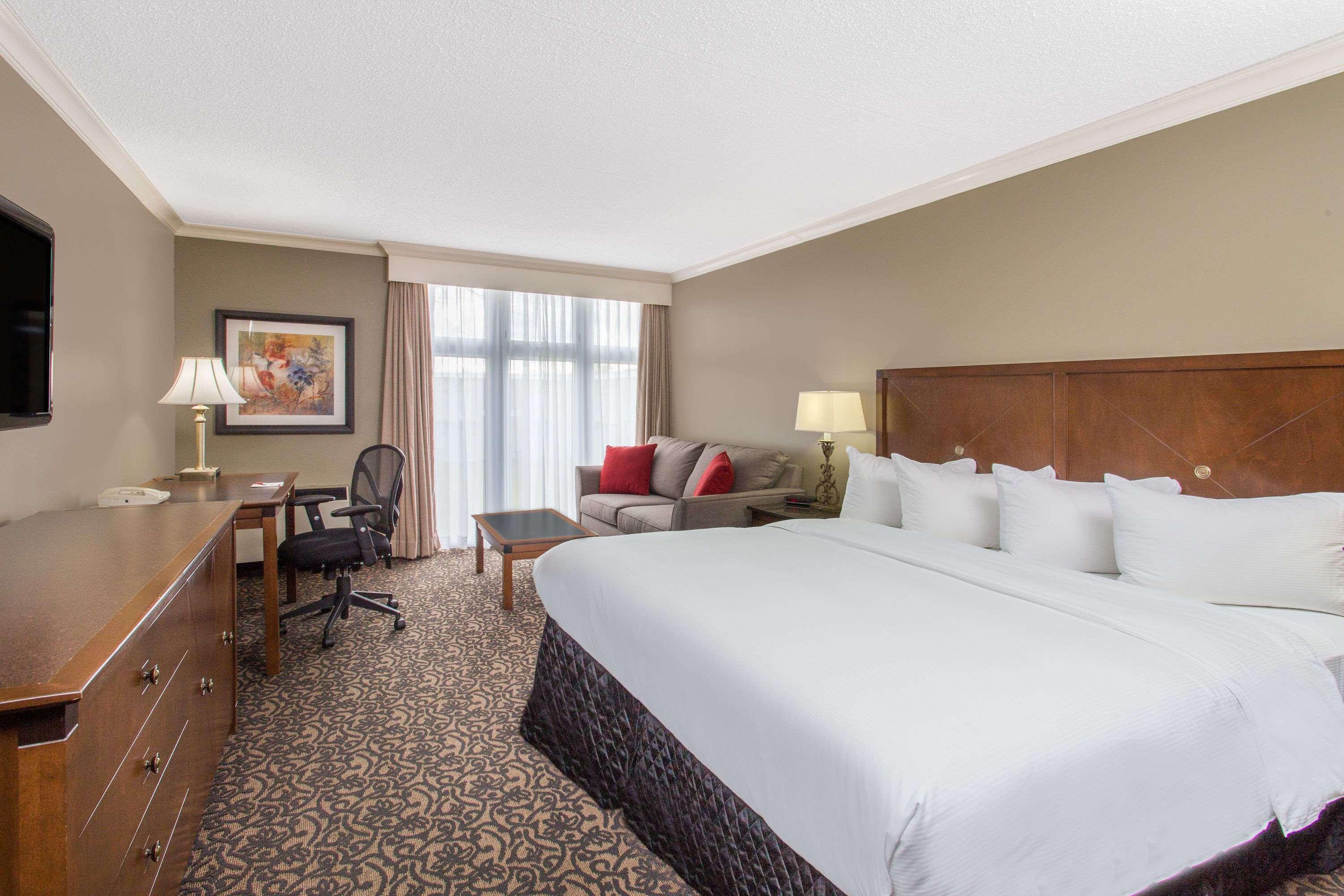 Ramada By Wyndham Cornwall Exterior foto
